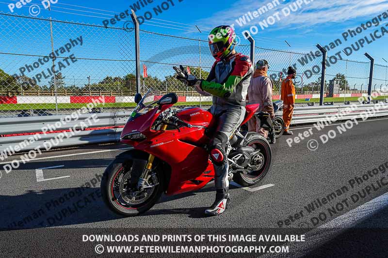 donington no limits trackday;donington park photographs;donington trackday photographs;no limits trackdays;peter wileman photography;trackday digital images;trackday photos